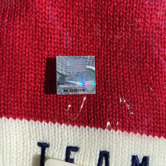 Team USA Olympic Mittens - Picture 2 of 3